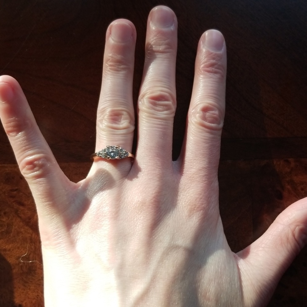 SOLD 🎊Size 6 cute simple ring gold golden - Picture 3 of 3